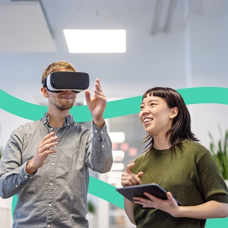 idmtc man with vr glasses